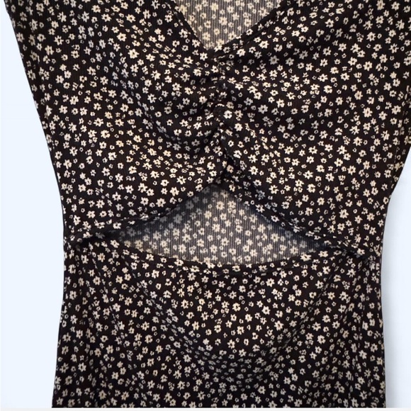 Jessica Simpson Black and white  ditsy floral middle cutout Midi Dress size S - Picture 3 of 5